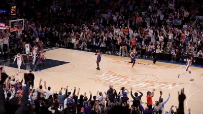 Brunson torce o tornozelo, sai do jogo e ainda assim lidera vitória dos Knicks