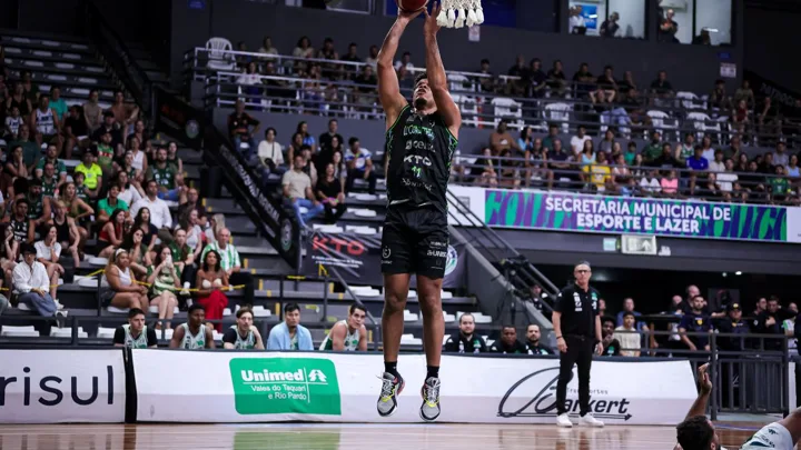 Quadra da Arena UNIFACISA em Campina Grande durante partida do NBB entre Unifacisa e União Corinthians em outubro de 2024