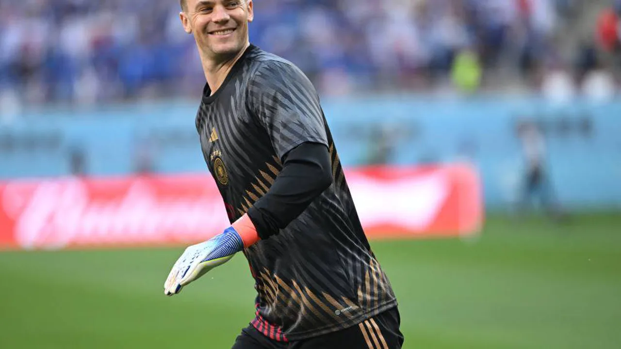 Manuel Neuer, goleiro do Bayern de Munique, em ação pela seleção alemã durante partida oficial