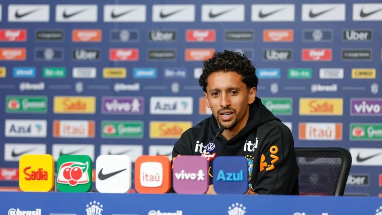 Carlo Ancelotti observa treino tático da Seleção Brasileira com Marquinhos e zagueiros em campo