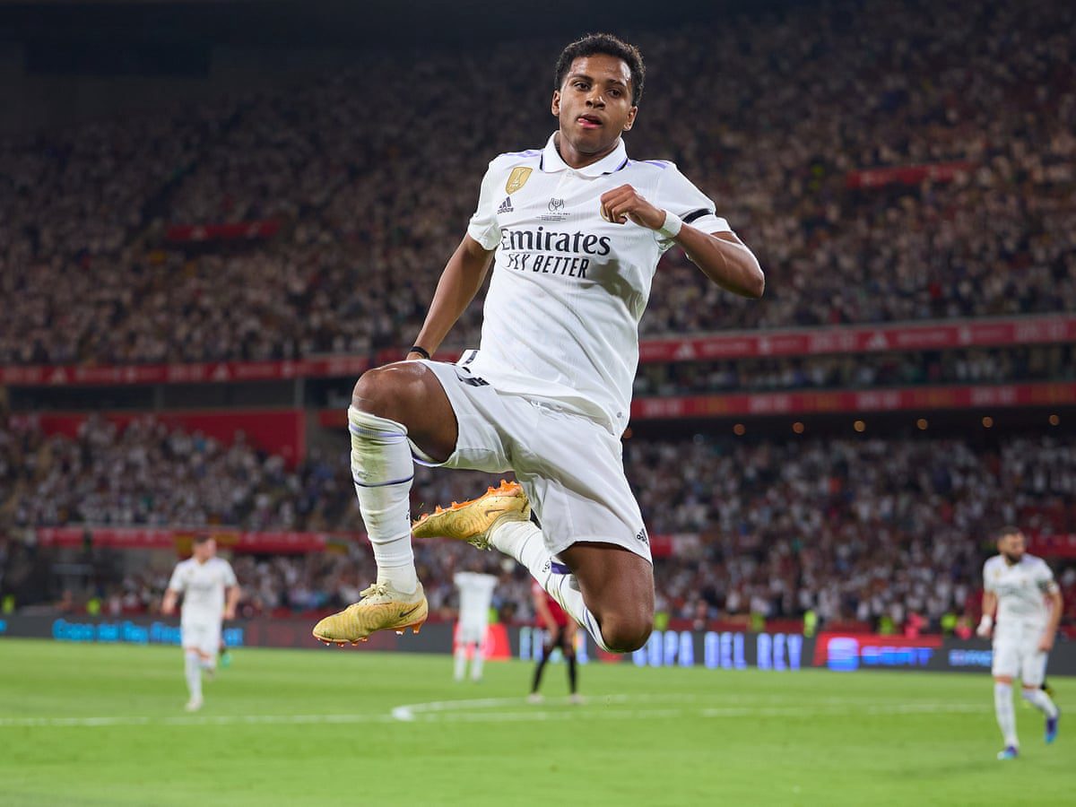A volta de Rodrygo e o teste em campo aberto Estêvão some da ressonância e Rodry