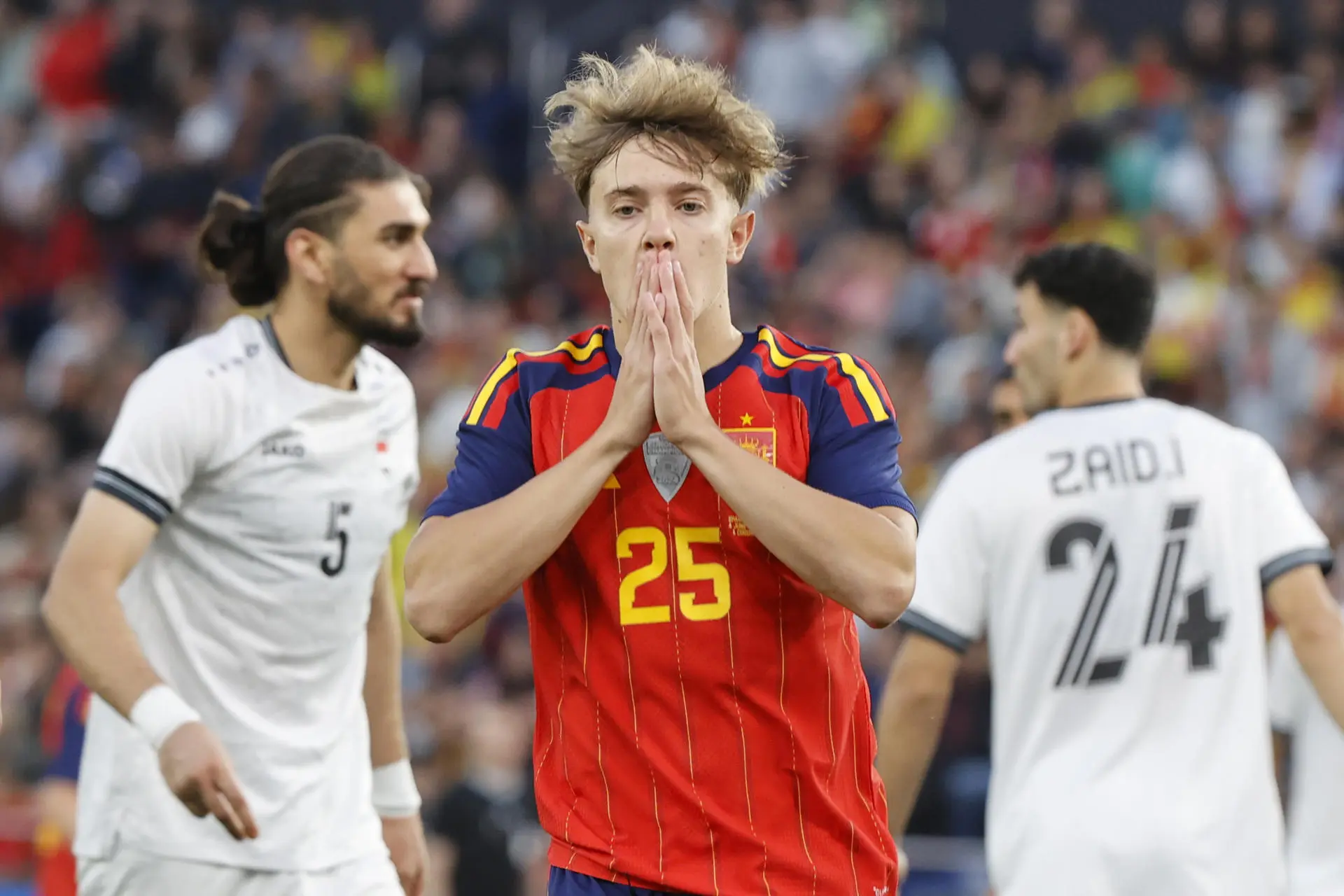A Suíça que goleou e a Espanha que empatou com o Iraque Suíça goleia, Espanha tr