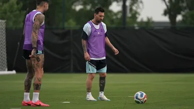 Messi tem 5 gols contra o Brasil e Scaloni confirma titularidade no duelo das...