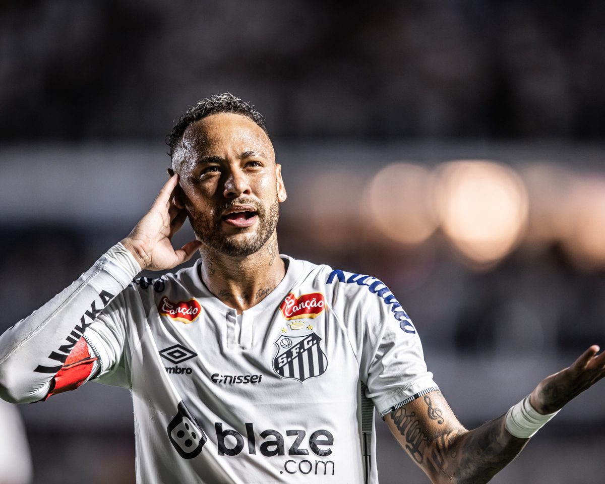 A mala que Bruna Biancardi não entendeu Neymar embarca com mala vazia de roupas