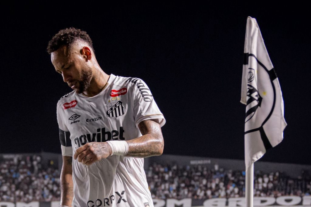 O que o overall 83 diz sobre onde Neymar está agora Neymar volta ao EA FC 26 com
