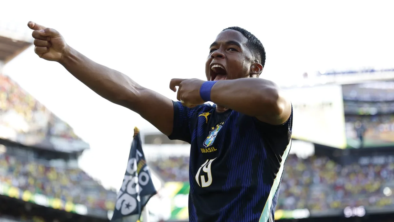 Endrick comemora gol pela Seleção Brasileira no amistoso contra o Egito em Cleveland, com braços abertos