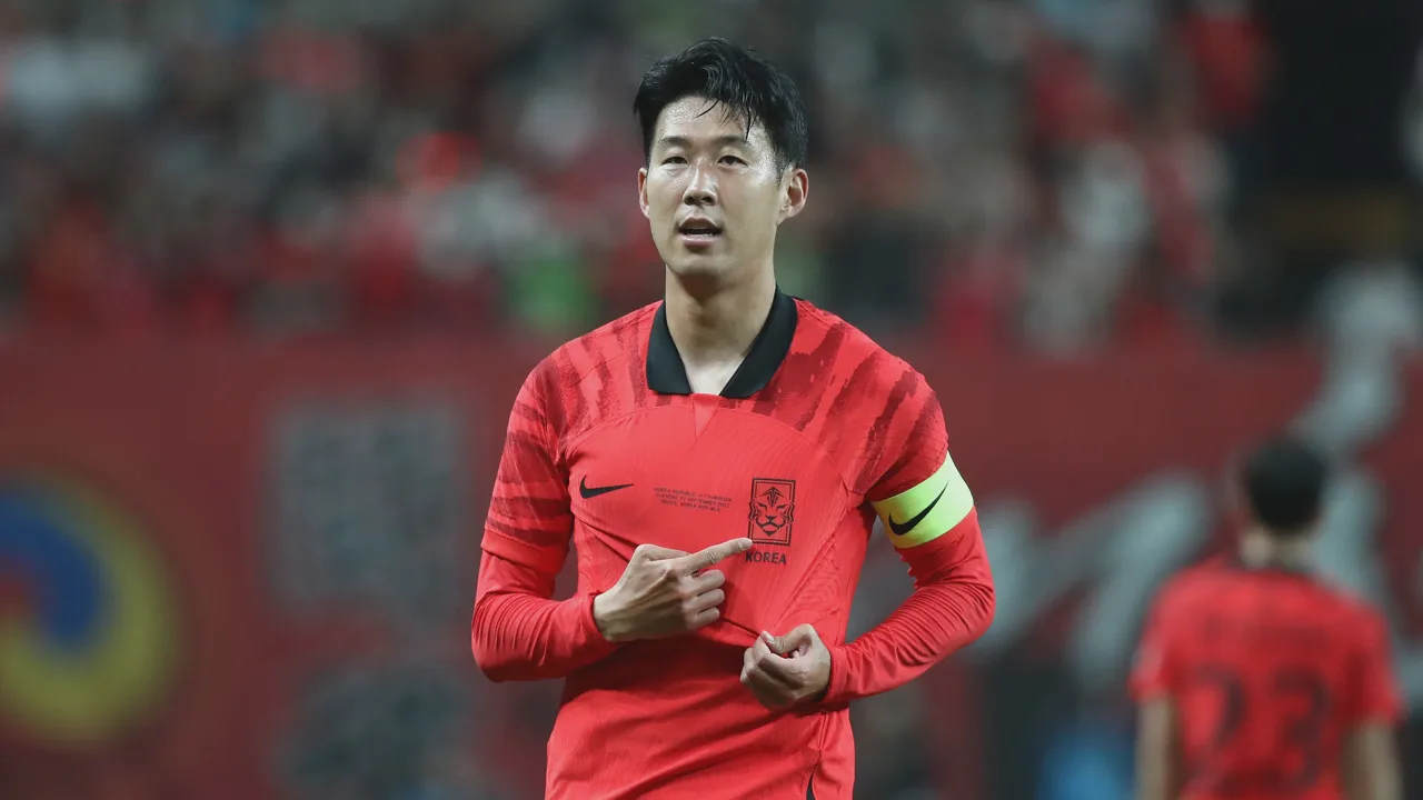 Heung-min Son comemorando gol pela seleção da Coreia do Sul em partida oficial