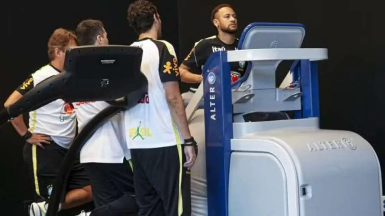 Neymar em sessão de reabilitação na concentração da Seleção Brasileira em Nova Jersey antes da Copa do Mundo 2026