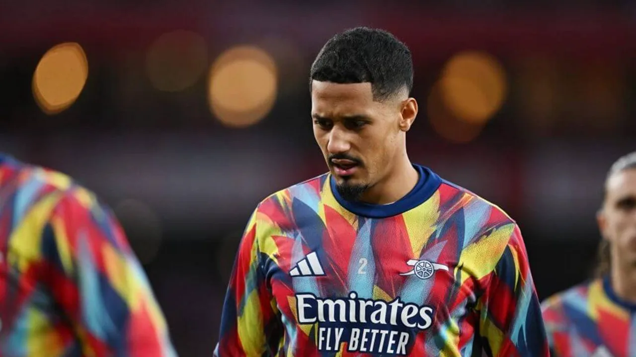 Zagueiro William Saliba com a camisa da seleção francesa em partida preparatória para a Copa do Mundo 2026