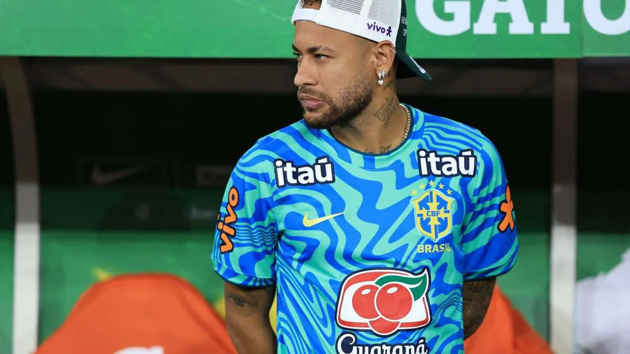 Neymar com a camisa da Seleção Brasileira durante aquecimento antes de jogo da Copa do Mundo 2026