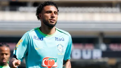 Éderson herda a camisa 2 de Wesley e vira número de defensor sendo volante