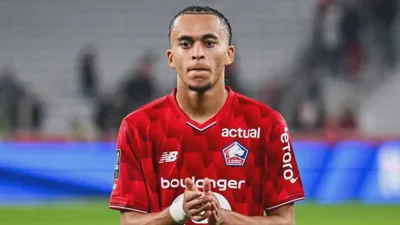Olise faz hat-trick e responde com futebol onde a polêmica começou