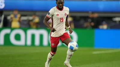 Como Davies quer blindar o Canadá da pressão de jogar em casa