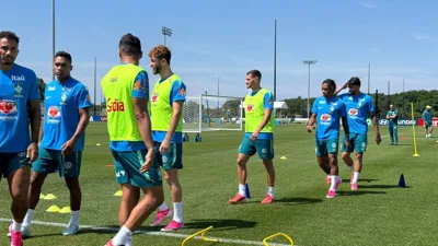 Ibañez treina na lateral e pressiona Danilo por vaga no Brasil contra Marrocos