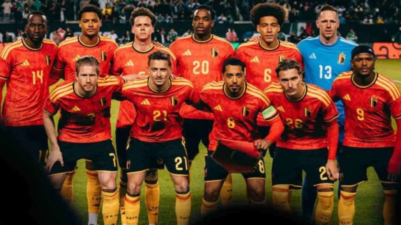 Kevin De Bruyne e Jérémy Doku com a camisa da seleção belga em treino da Copa do Mundo 2026