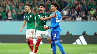 Como Ochoa e Messi chegam ao mesmo recorde por caminhos opostos