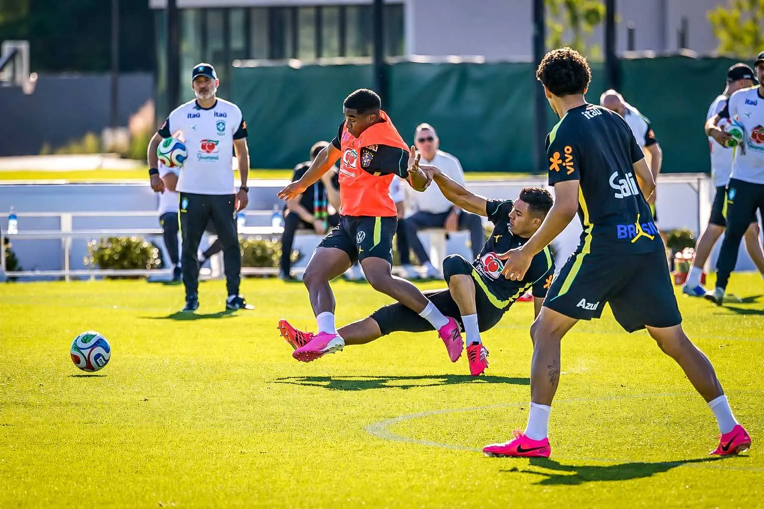 O corte de Wesley e o vácuo que ninguém esperava Danilo titular no treino e a ex