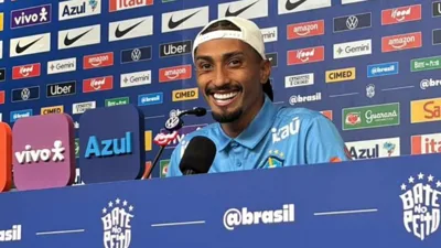 Raphinha corta redes sociais e assume papel de escudo dos jovens na Copa