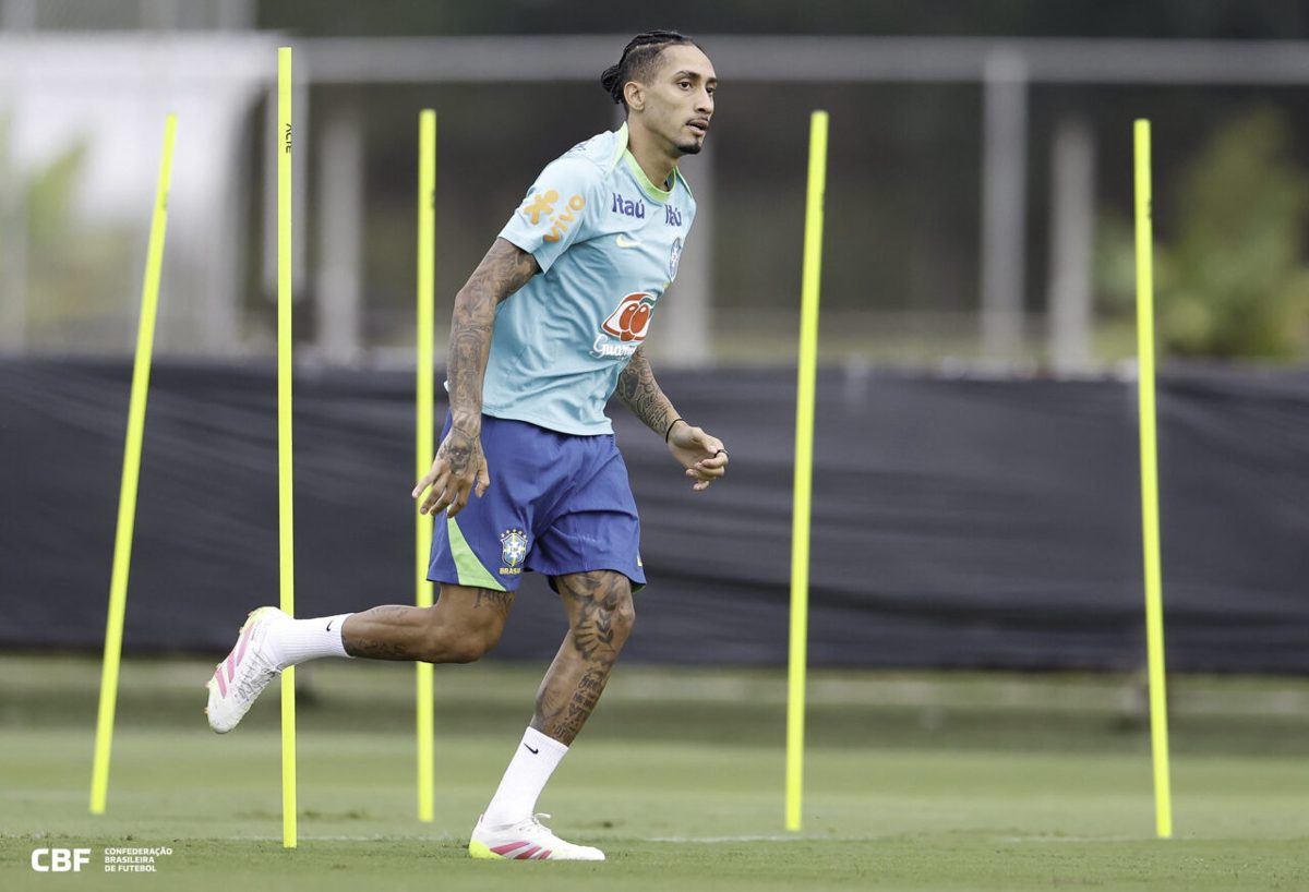 O que a câmera não mostra nos 15 minutos de treino aberto Raphinha revela ping-p
