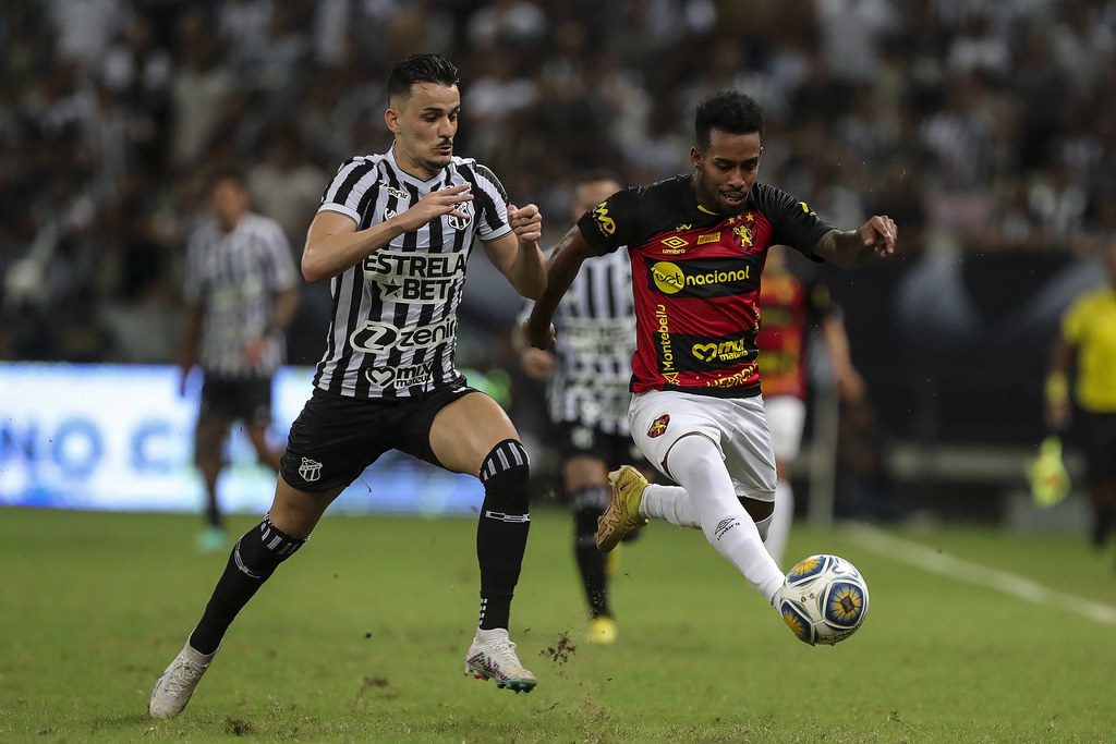 Como o jogo chegou até esse instante Júlio e Melk fecham o primeiro tempo e C