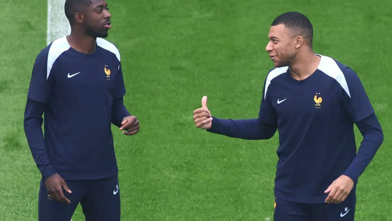 Kylian Mbappé e Ousmane Dembélé em treino da seleção francesa antes da Copa do Mundo 2026