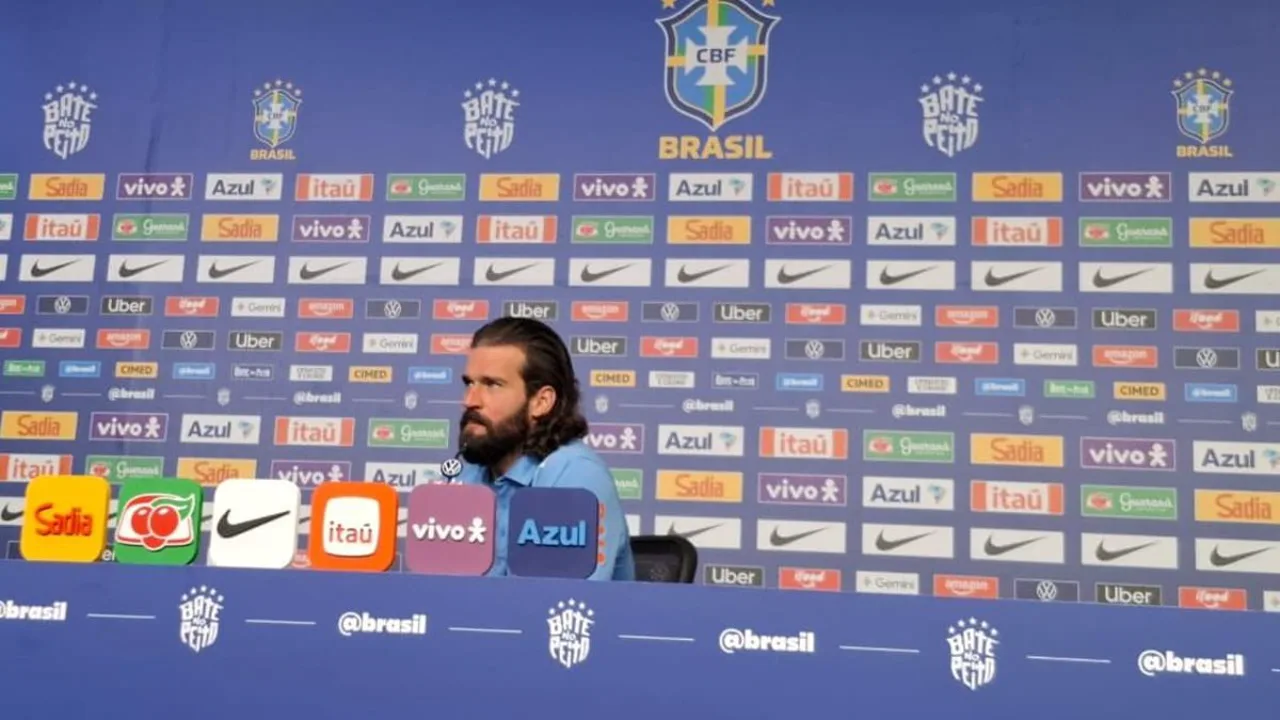 Goleiro Alisson em coletiva de imprensa da Seleção Brasileira antes da estreia na Copa do Mundo 2026