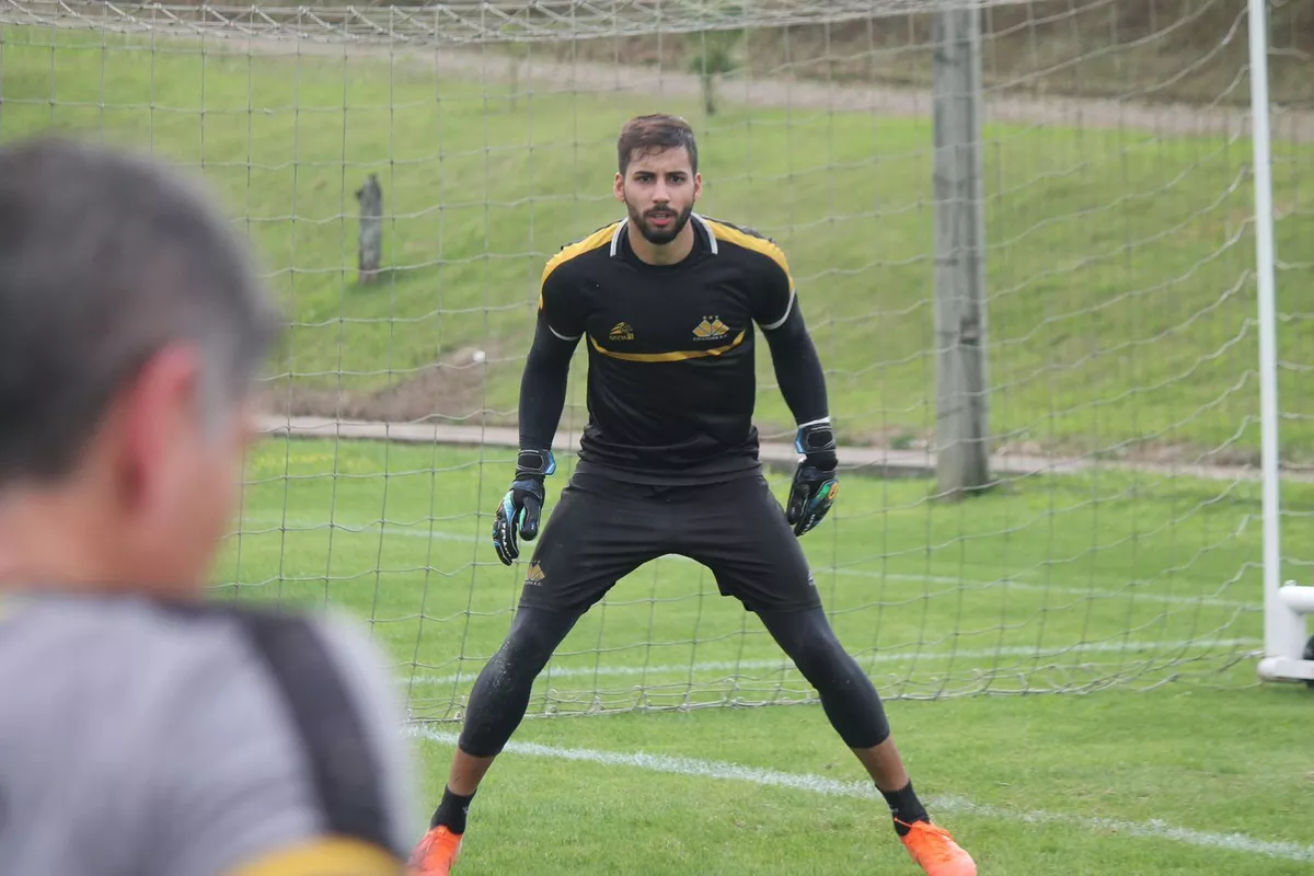 A marca de três Mundiais e o peso de quem veio antes Alisson tem tudo que Taffar