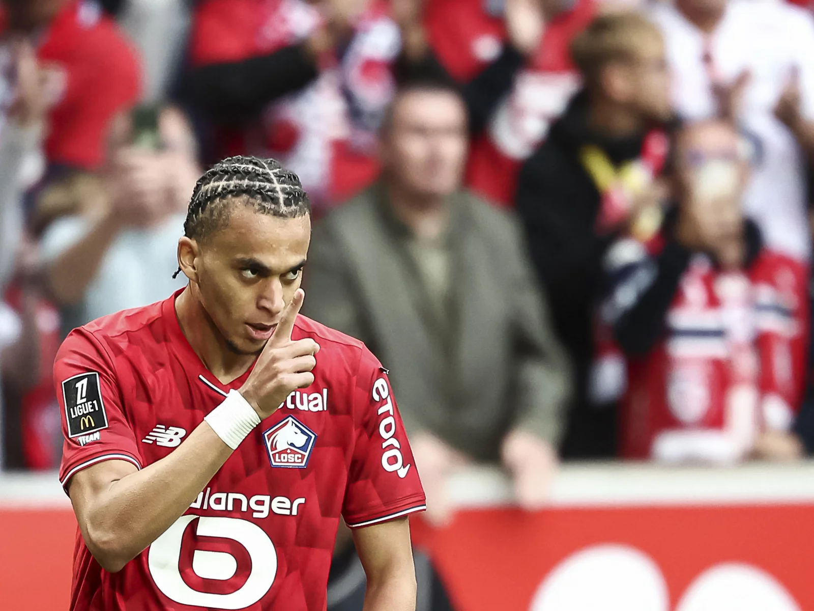Os ataques racistas que quase silenciaram Mbappé na seleção francesa Mbappé pede