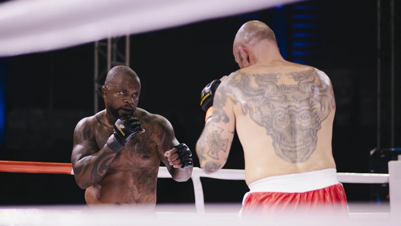 Alex Pereira e Ciryl Gane frente a frente no octógono do UFC, olhares intensos antes da luta pelo cinturão interino dos pesados