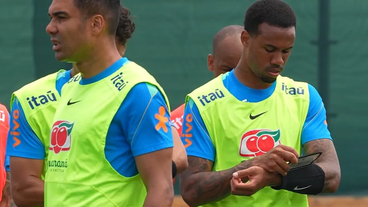Marquinhos e Gabriel Magalhães com wrist coaches no treino da Seleção Brasileira em Nova Jersey
