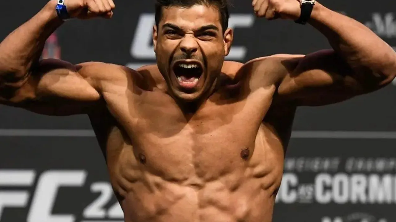 Alex Poatan Pereira e Daniel Cormier frente a frente no media day do UFC, com expressões sérias