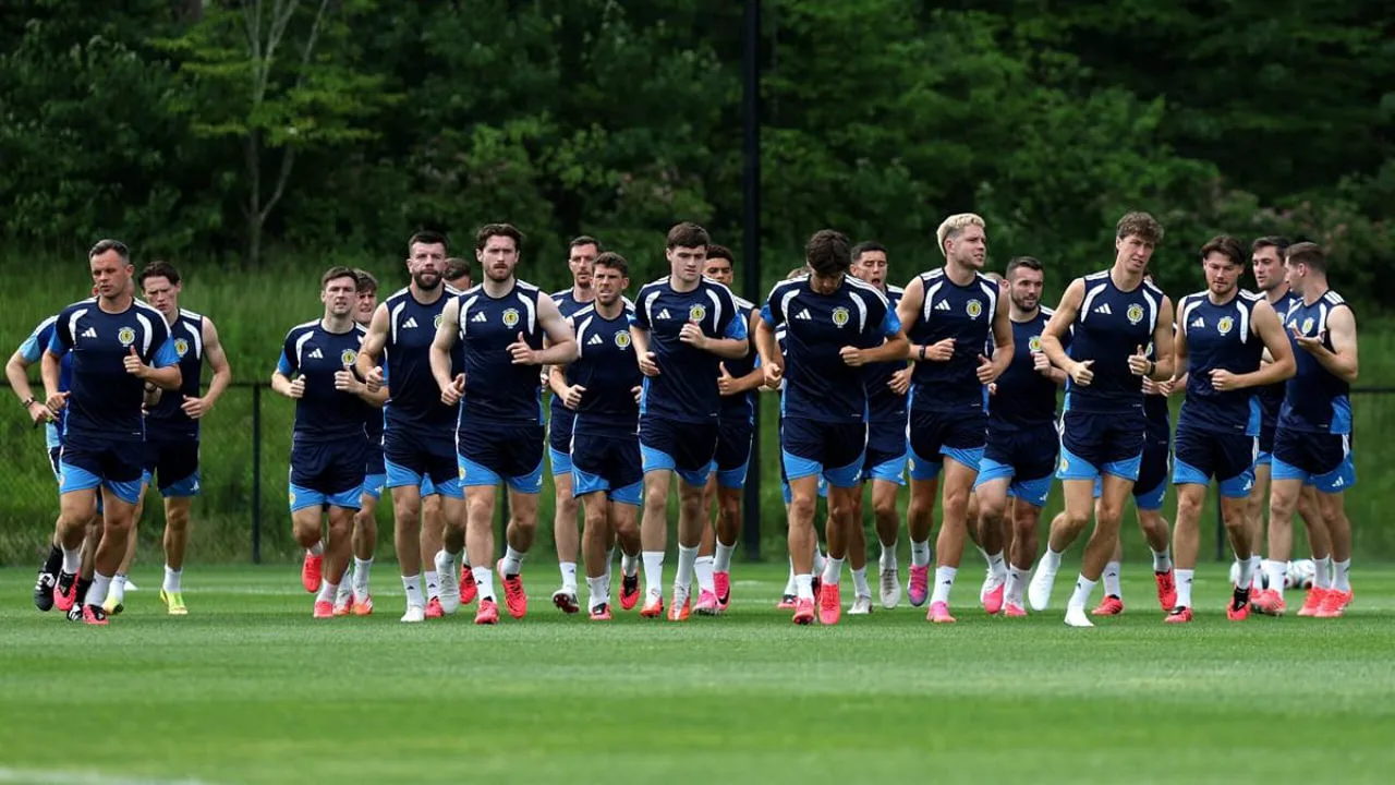 Jogadores da seleção escocesa em campo durante aquecimento antes de partida da Copa do Mundo 2026
