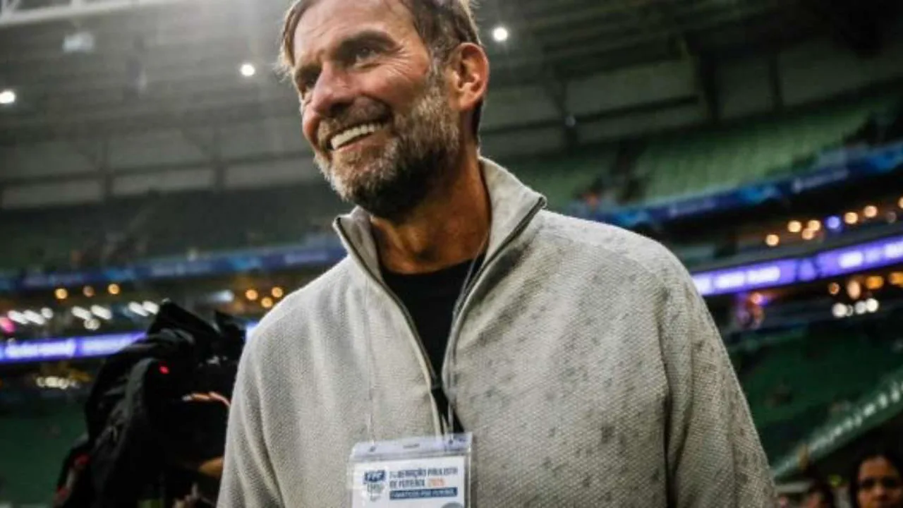 Jürgen Klopp gesticulando em análise tática durante transmissão da Copa do Mundo 2026
