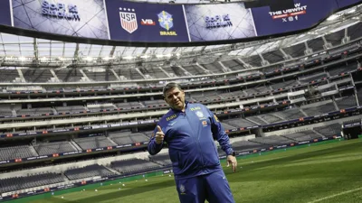 Ancelotti coloca munhequeira da NFL no pulso da Seleção e muda bola parada