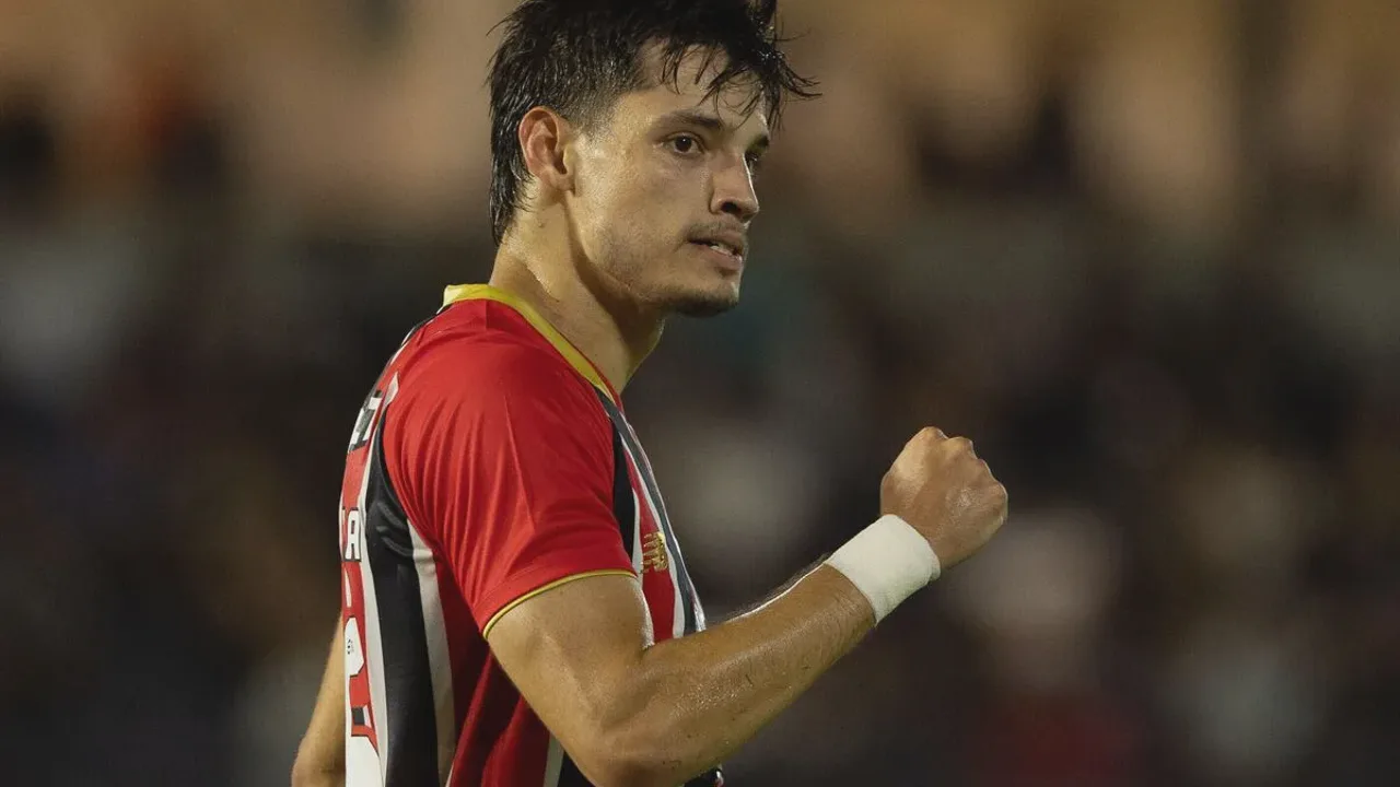 Damián Bobadilla, volante do São Paulo, com a camisa do Paraguai no SoFi Stadium durante a Copa do Mundo 2026