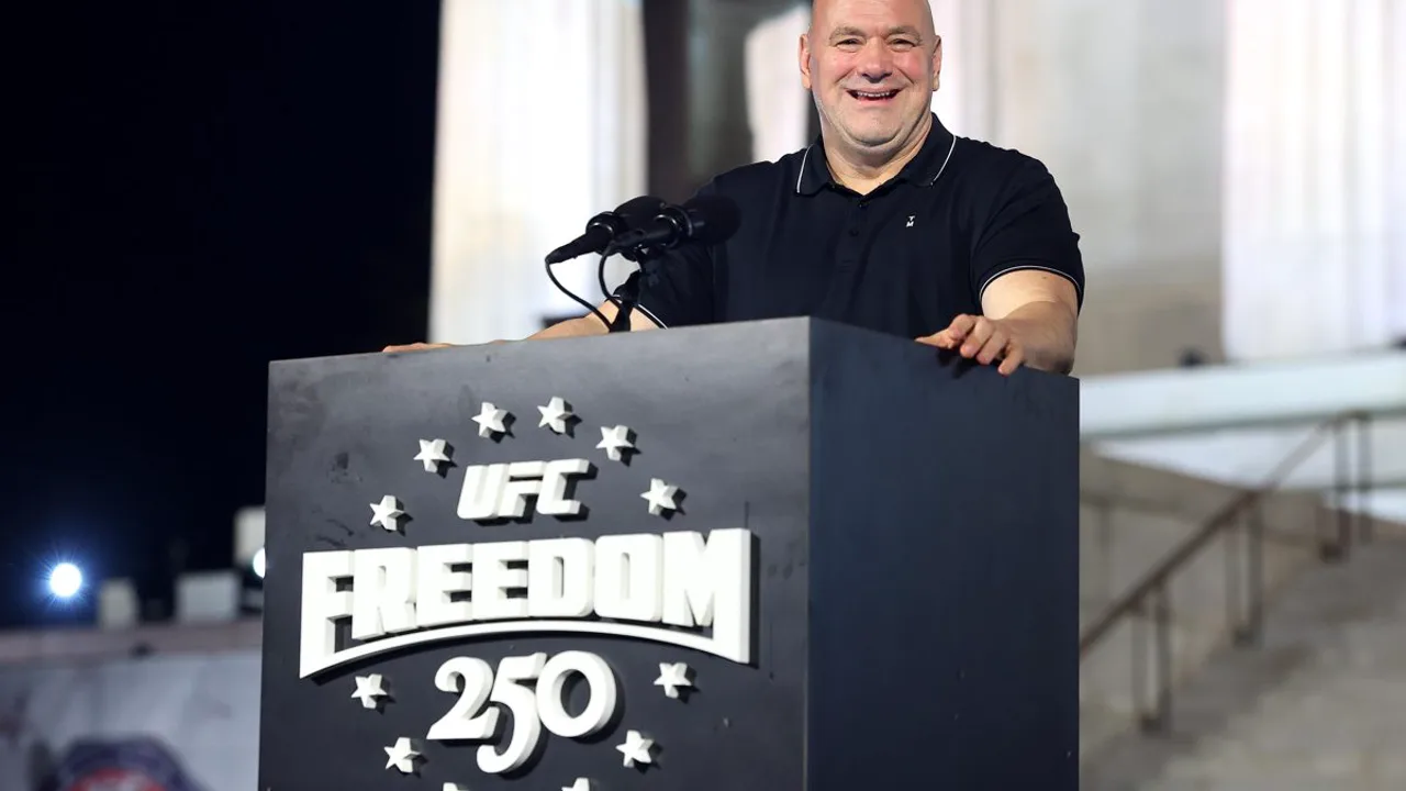Dana White no palco da coletiva do UFC White House no Lincoln Memorial em Washington D.C.