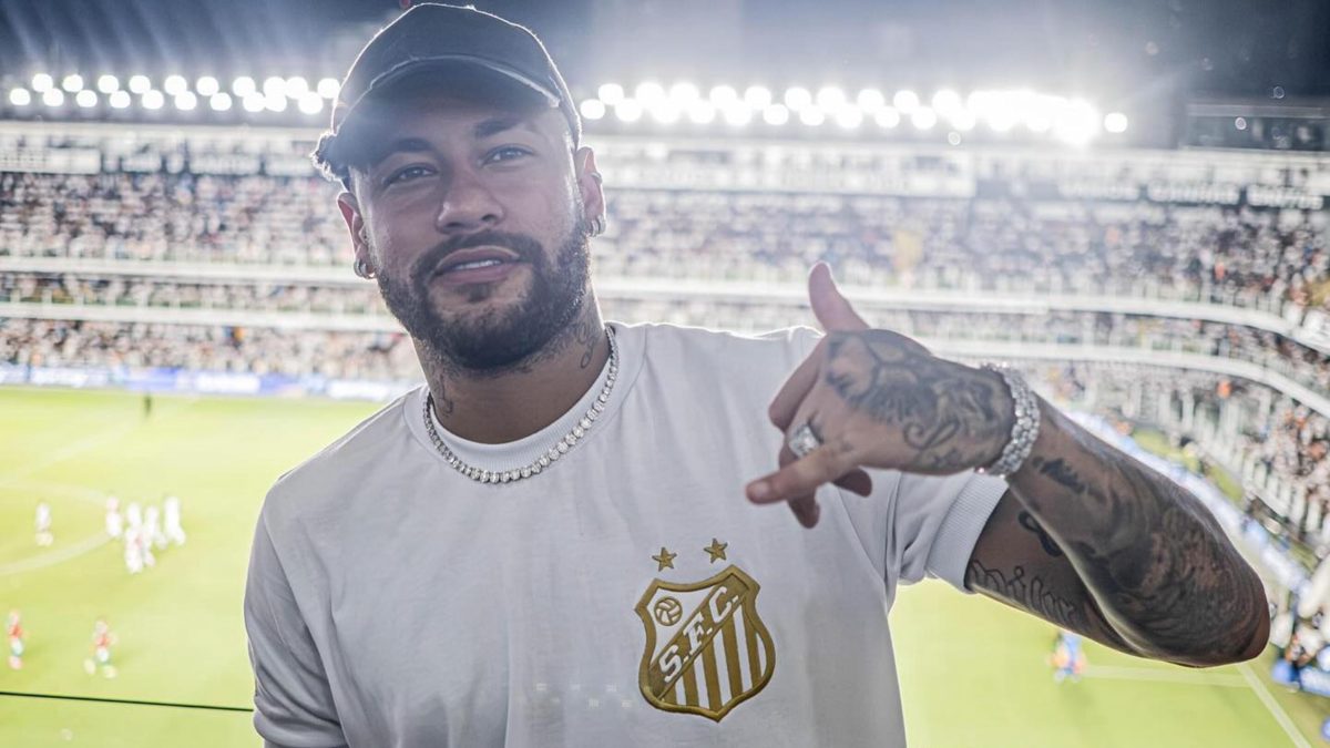 O fenômeno que ninguém previu no mercado de camisas da Copa Alex Sandro, Rayan e