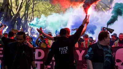 Como o ICE transformou campos de futebol em zonas de risco para 92 mil imigrantes