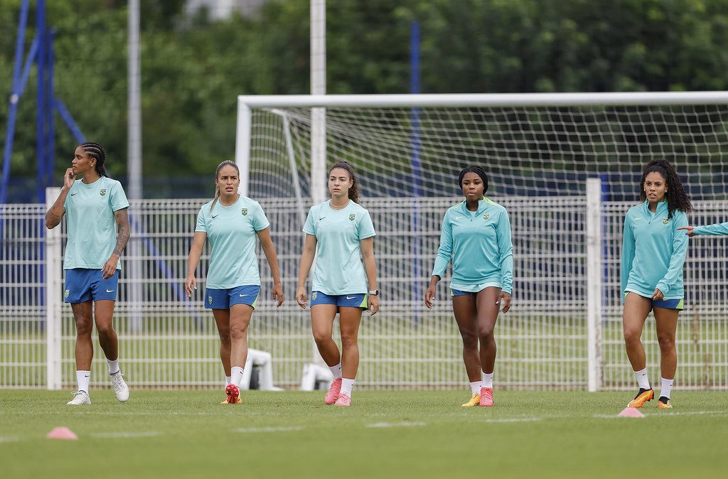 O contraste estatístico entre Real Madrid e Seleção Brasileira Vini Jr admite qu
