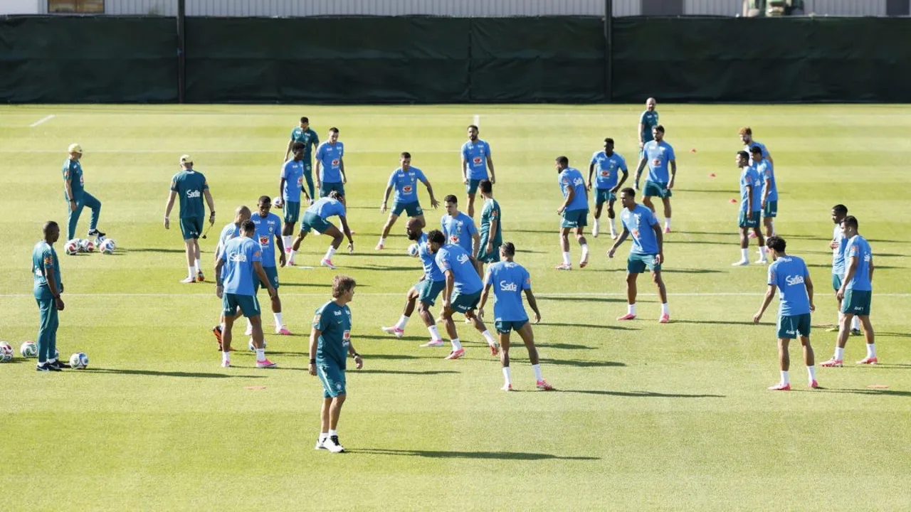 Taffarel e Weverton durante treino da Seleção Brasileira na preparação para a Copa do Mundo 2026