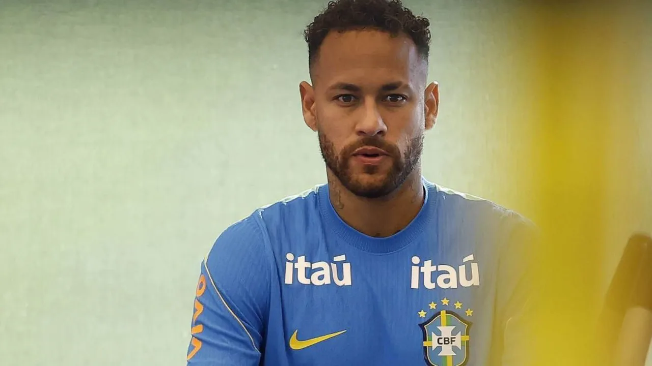 Neymar com a camisa da Seleção Brasileira durante treino de recuperação física em academia na Copa do Mundo 2026