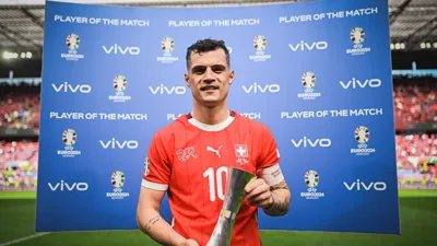 Como Xhaka carrega o peso de duas histórias cada vez que entra em campo