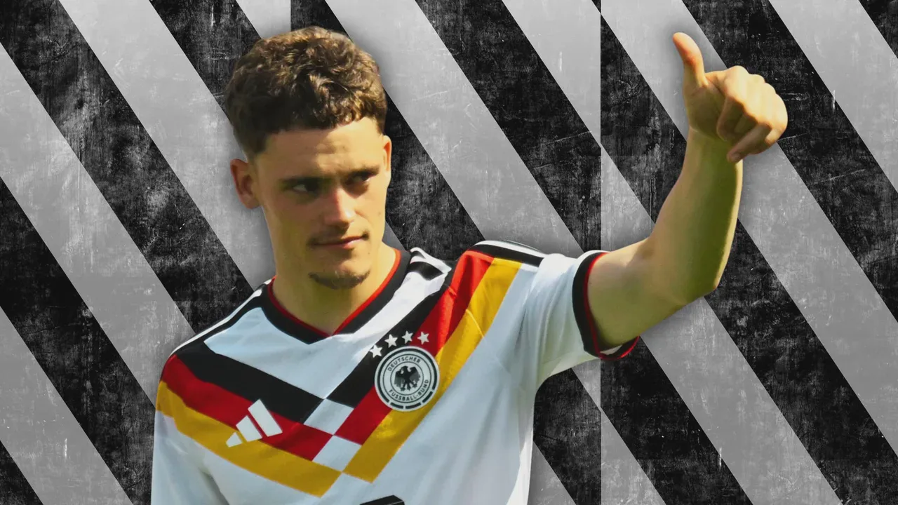 Florian Wirtz com a camisa da seleção alemã conduzindo a bola durante partida da Copa do Mundo 2026