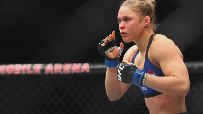 Poatan entra nos pesados e persegue o que nenhum lutador do UFC jamais fez