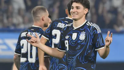 Crespo vota em Julián Álvarez, mas Lautaro tem 22 gols e Scaloni ainda não decidiu