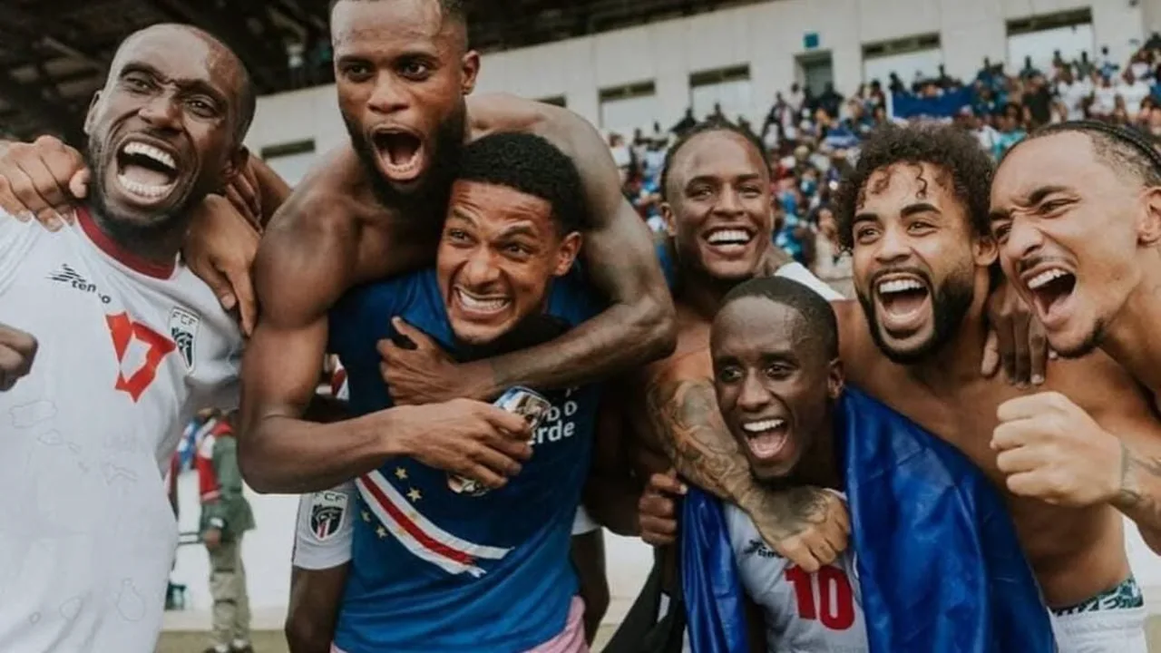 Goleiro Vozinha, de Cabo Verde, se prepara para defender o gol contra a Espanha na Copa do Mundo 2026 em Atlanta