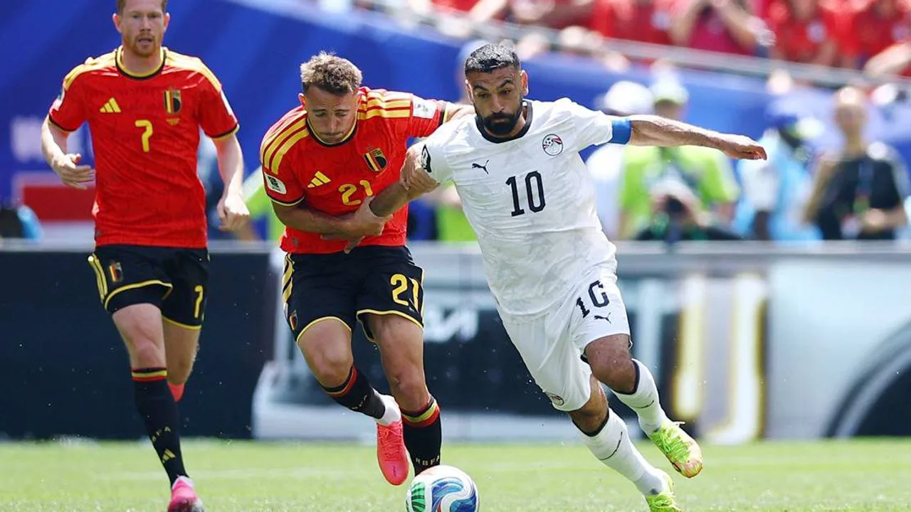 Mohamed Salah gesticula em campo durante empate do Egito com a Bélgica no Lumen Field, Seattle, Copa do Mundo 2026