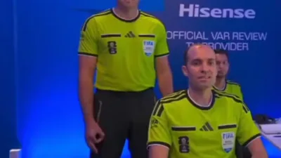FIFA inocenta árbitro australiano e o gesto racista que a Copa não consegue apagar