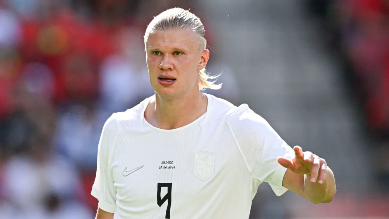 Erling Haaland com a camisa da seleção norueguesa aquecendo antes da estreia na Copa do Mundo 2026