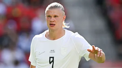 Haaland chega à Copa 28 anos depois e carrega um país inteiro nas costas